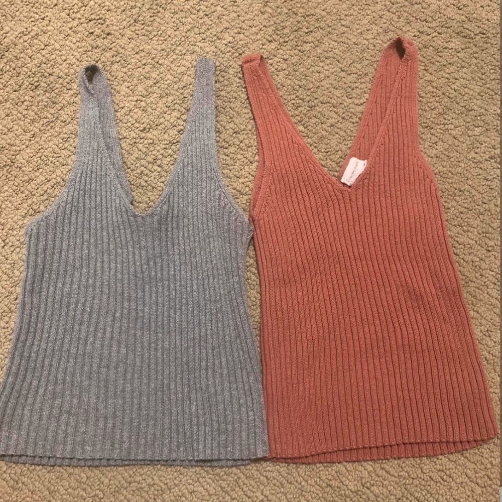 Ribbed Knit V-Neck Tops - Gray and Rust